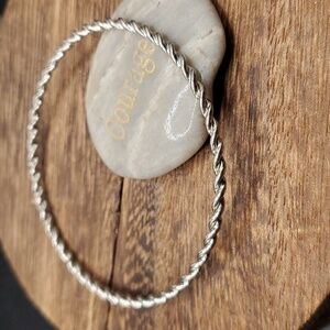B2910 silver twist estate bracelet‎